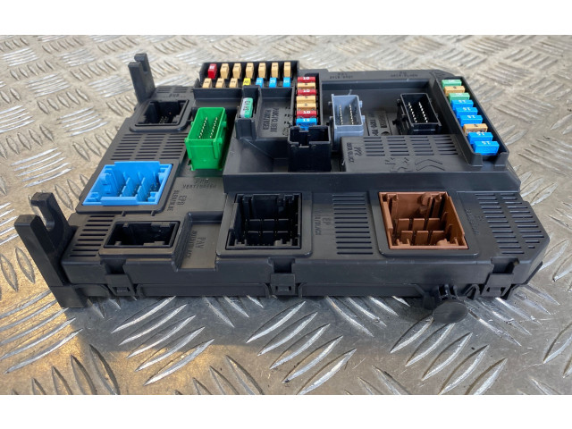 Блок предохранителей 9819850080, E1172508 Peugeot 2008 I