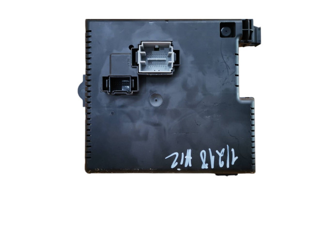 Блок предохранителей 8676391, 12217799   Volvo XC90    