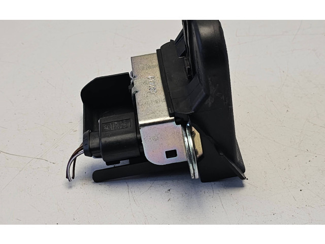 Замок багажника 5G6827505B    Volkswagen Golf VII 2013 - 2019 года