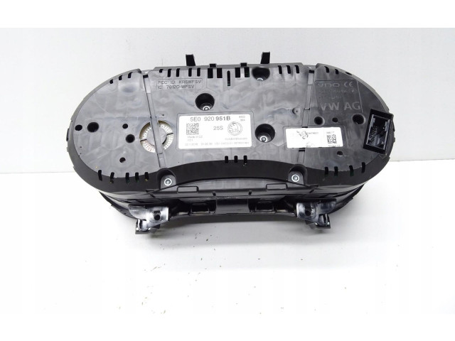 Панель приборов 5E0920951B Skoda Octavia Mk2 (1Z)