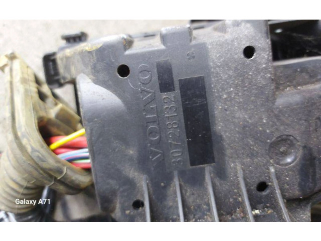 Блок предохранителей 30728132 Volvo XC90