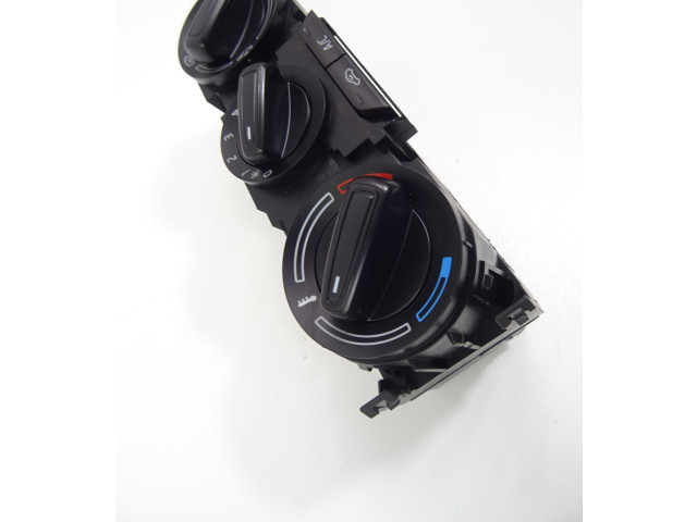 Блок управления климат-контролем 6C0820045C Skoda Fabia Mk3 (NJ)