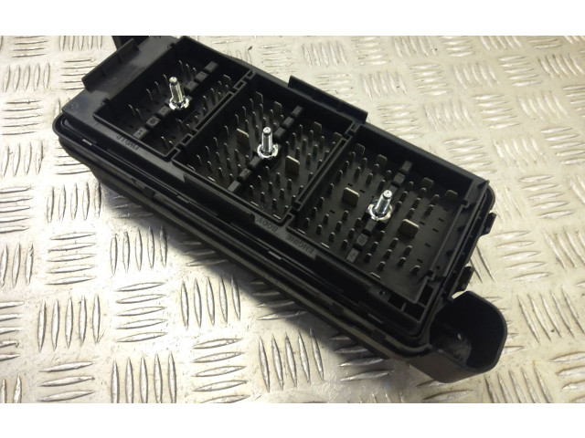 Блок предохранителей 95471067 Vauxhall Antara