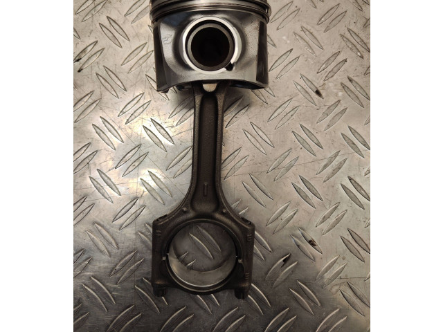 Píst 81l123   Volvo XC60    D5244T11 