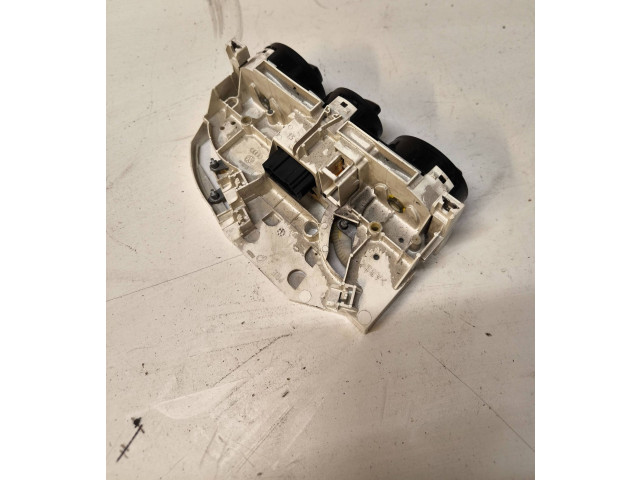 Блок управления климат-контролем    Skoda Octavia Mk1 (1U)