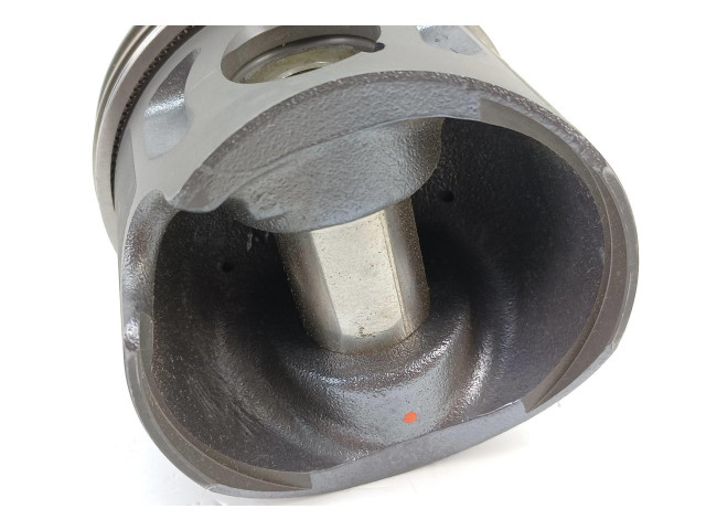  Поршень  028107065AM  Volkswagen PASSAT B4  