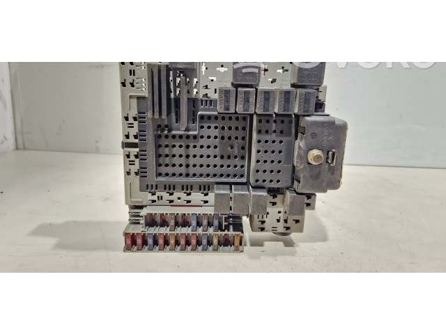 Блок предохранителей  9401802   Volvo V70    