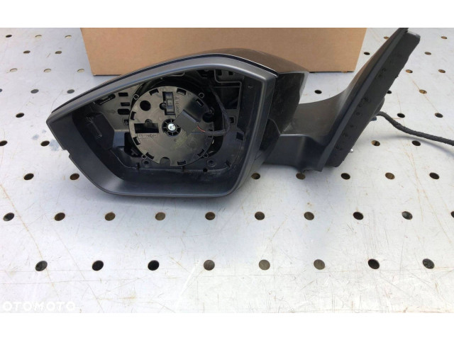 Зеркало электрическое Skoda Scala - года