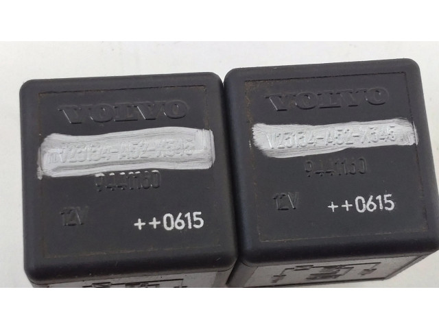 Блок предохранителей  30797010, 30728133   Volvo S60    