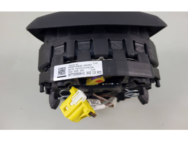 Подушка безопасности водителя 5E0880201   Skoda Octavia Mk3 (5E)