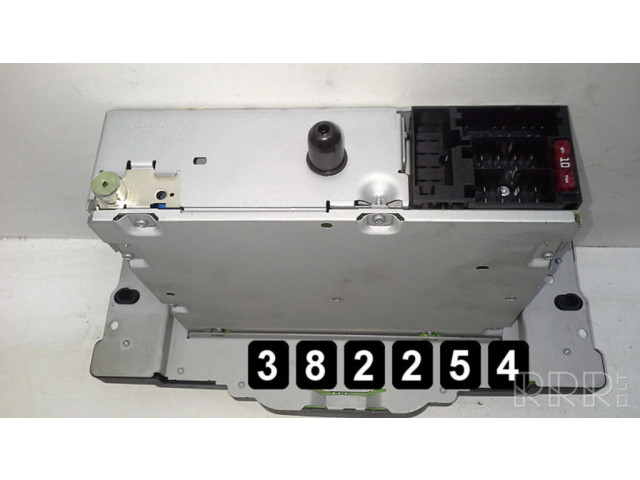 Радио/ проигрыватель CD/DVD / навигация