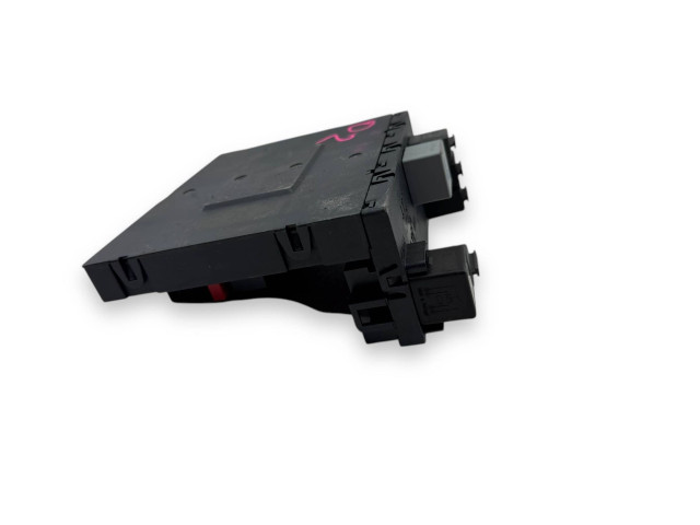 Блок предохранителей 8P0907279K Audi A3 S3 8P