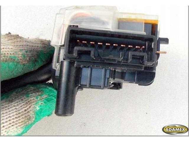 Ручка стеклоочистителей       Pontiac Vibe  2003 - 2008 года   