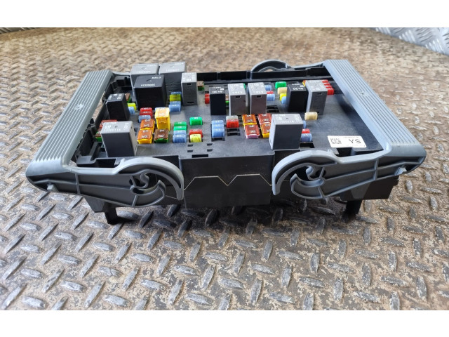 Pojistková skříňka 19210437, 15097981 Cadillac Escalade 2007