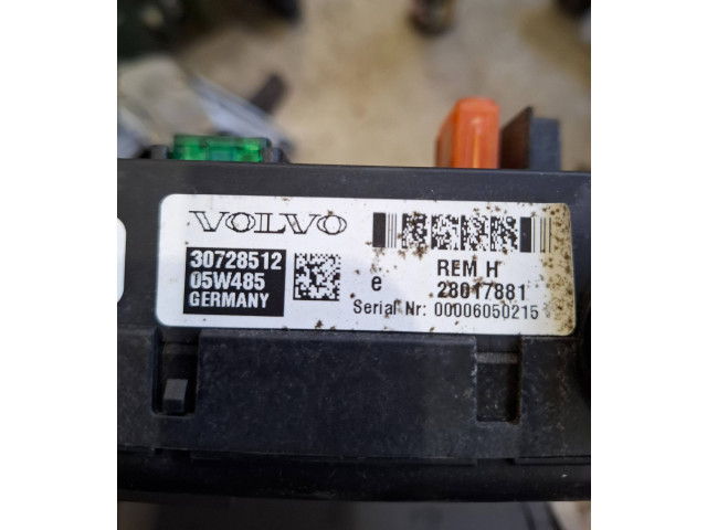 Блок предохранителей 30728512, 05W485 Volvo S60