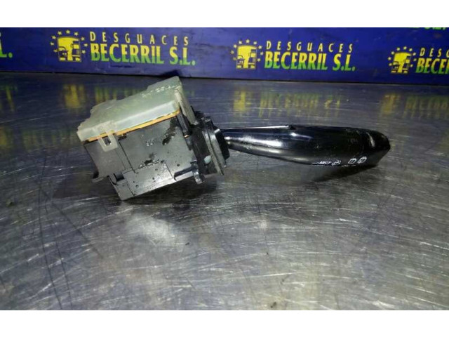 Ручка стеклоочистителей Mazda Premacy