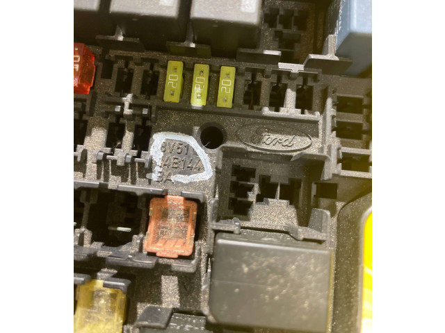 Pojistková skříňka 8V5114B144BA Ford Fiesta 2009