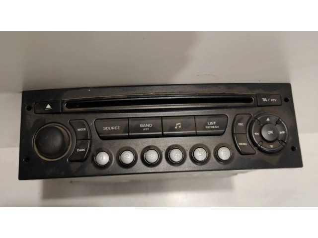 Радио/ проигрыватель CD/DVD / навигация