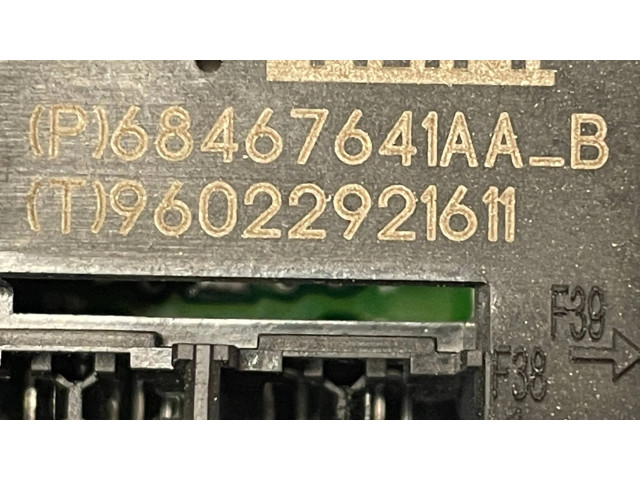 Pojistková skříňka 68467641AA Dodge RAM 2020