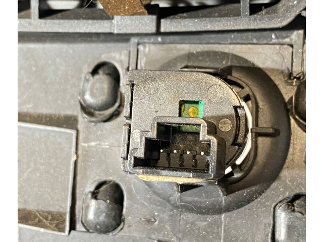 Подушка безопасности для колен P1XH71DX9AB, 68189156AA Jeep Grand Cherokee