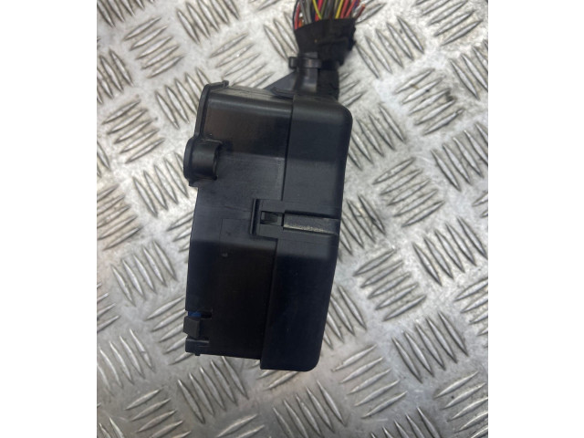 Блок предохранителей  8D1941824   Audi A8 S8 D3 4E    