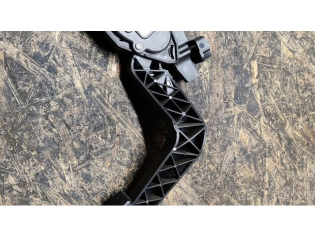 Педаль акселератора