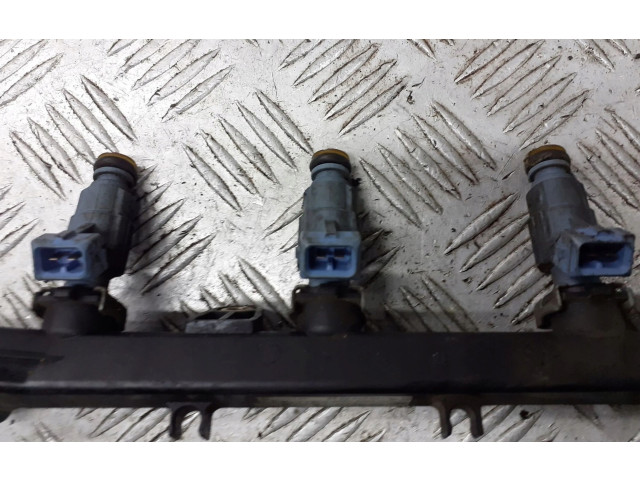 Топливная рампа A1600700295 Smart ForFour I