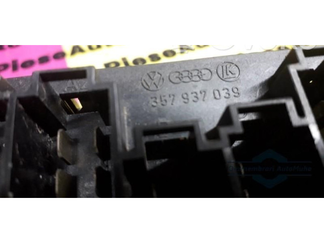 Блок предохранителей 357937039, 357937039. Volkswagen Golf III
