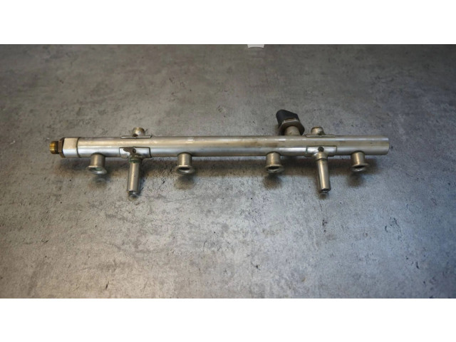 Топливная рампа 06K133317G   Audi TT TTS RS Mk3 8S   для двигателя CHH