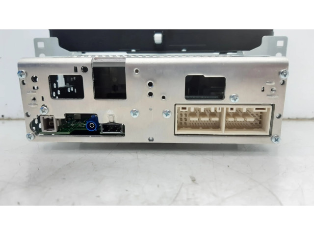 Радио/ проигрыватель CD/DVD / навигация