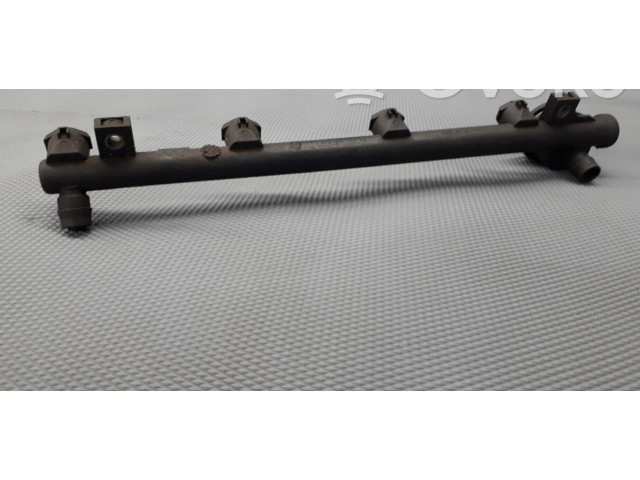 Топливная рампа Renault Clio I