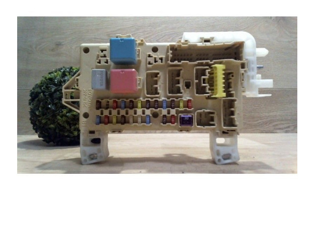Блок предохранителей     Toyota Corolla Verso AR10    