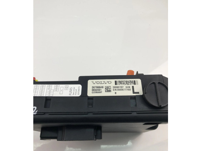 Блок предохранителей  30786648   Volvo V70    