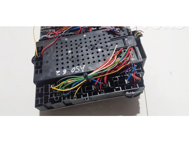 Блок предохранителей  9441582, 1084209   Volvo XC90    