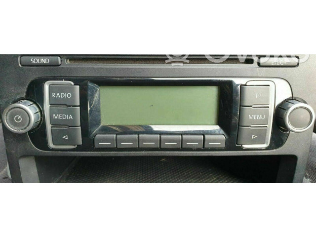 Радио/ проигрыватель CD/DVD / навигация