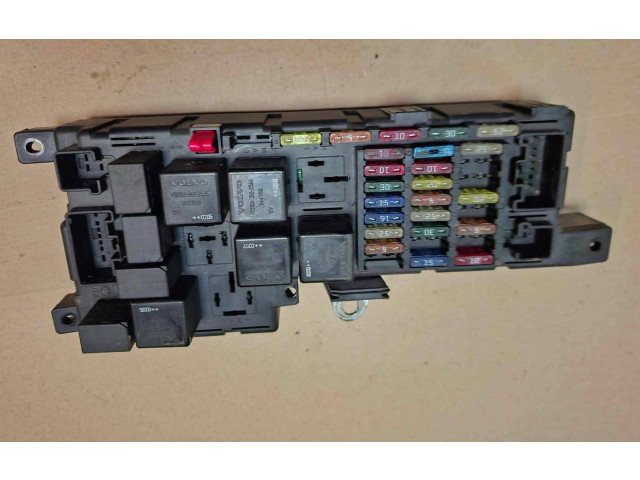 Блок предохранителей 8637841, 518717004   Volvo S80