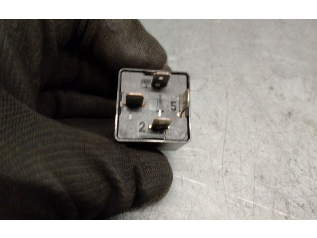 Блок предохранителей 4H0951253A Skoda Octavia Mk3 (5E)