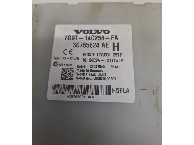 Блок предохранителей 30765624 Volvo V70