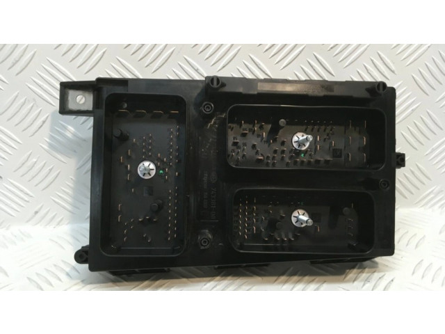 Блок предохранителей 13145033 Vauxhall Astra H