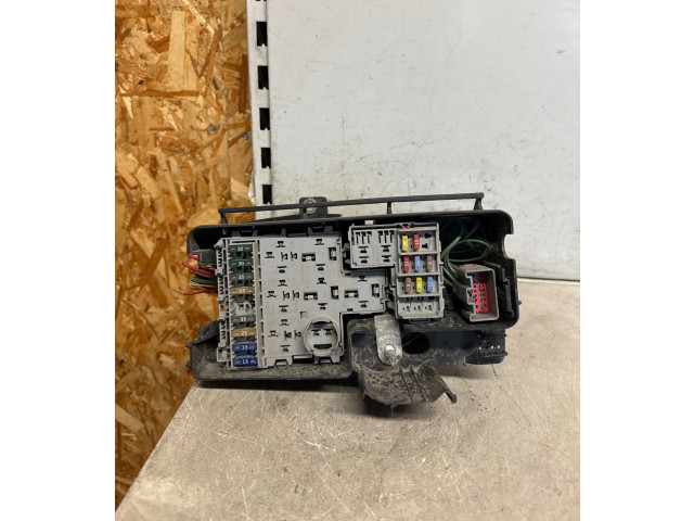 Блок предохранителей  30728132   Volvo XC90    