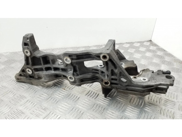 Кронштейн топливного насоса