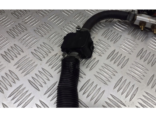 Топливная рампа 67R-010973   Volkswagen PASSAT B5.5  