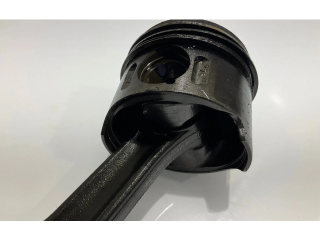 Píst Mercedes-Benz E W211 648.961