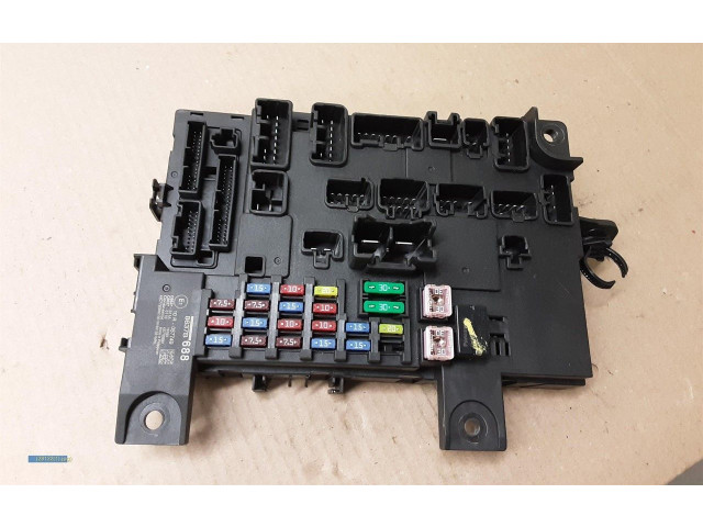 Блок предохранителей Mitsubishi Outlander