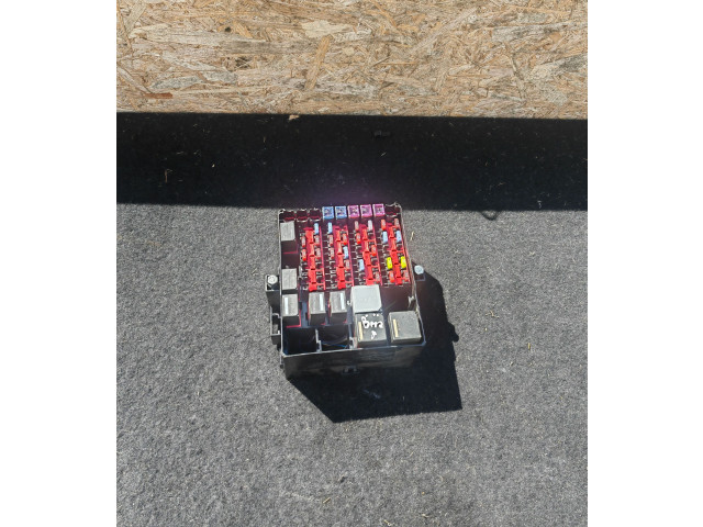 Блок предохранителей AV1T14A005EA Ford B-MAX