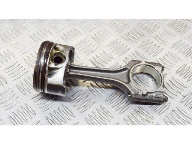 Píst 06K107065AG   Volkswagen Golf VII  pro benzínový motor 2.0 DJHA 