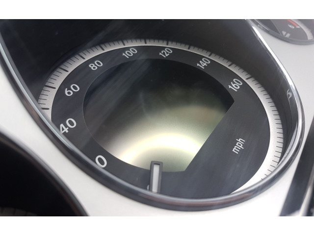 Přístrojová deska Mercedes-Benz E C207 W207 2010 A2129003509