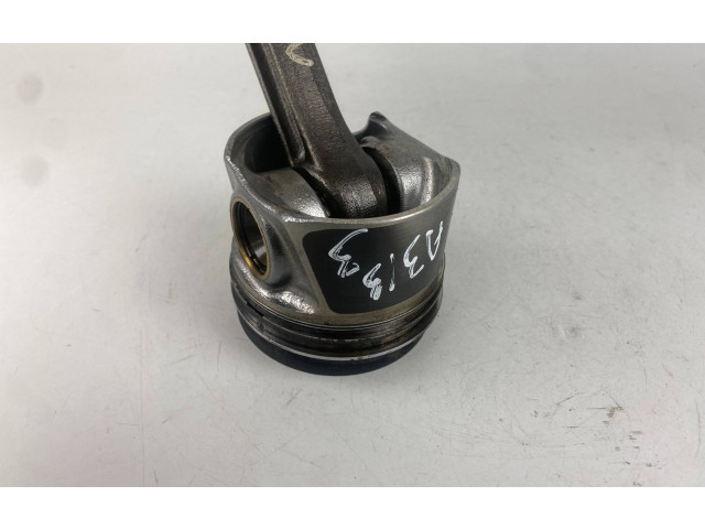  Поршень с шатуном  02604LA, 04LADE  Audi A3 S3 8V  