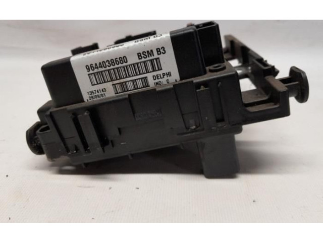 Блок предохранителей 13574143, 9644038680 Citroen Xsara