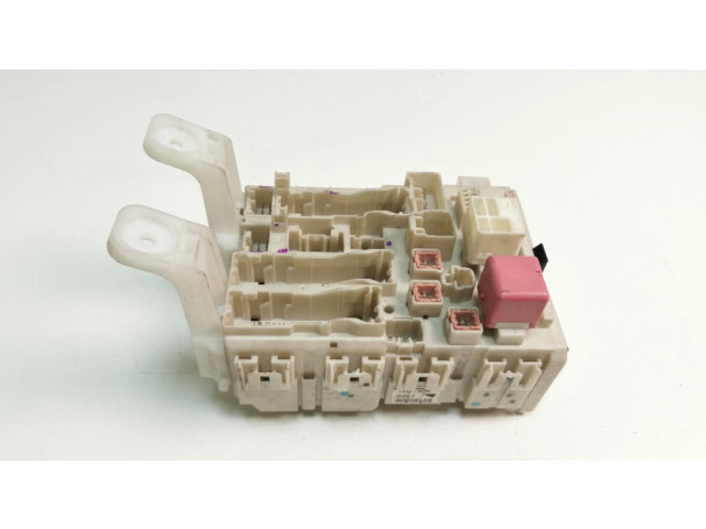 Pojistková skříňka 8D011572, 8273042011 Toyota RAV 4 (XA30) 2008